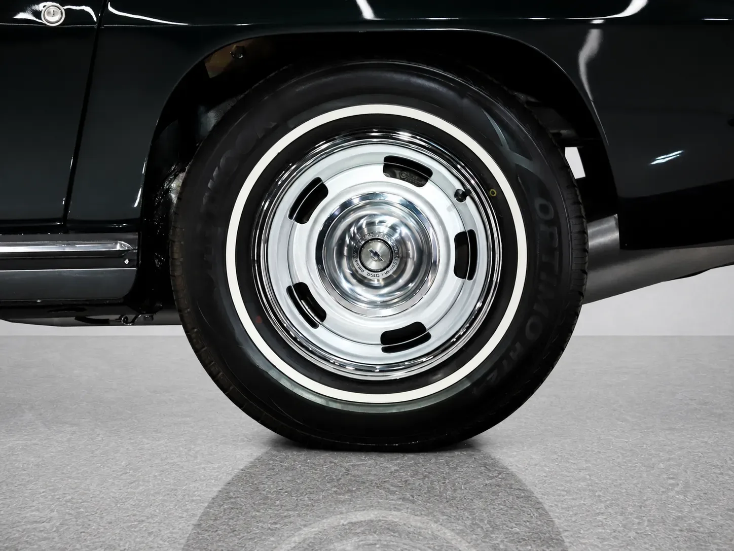 1965 Chevrolet Corvette - Thumbnail 12