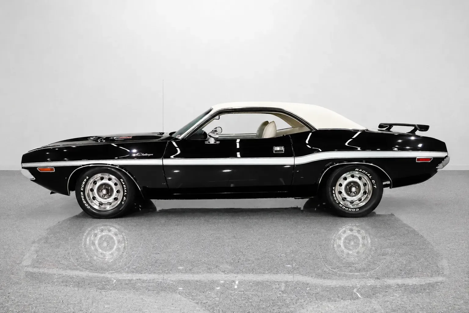1970 Dodge Challenger R/T - Thumbnail 2