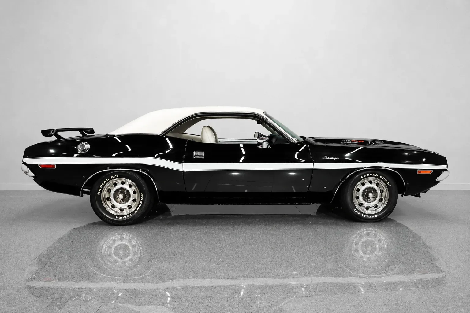 1970 Dodge Challenger R/T - Thumbnail 6