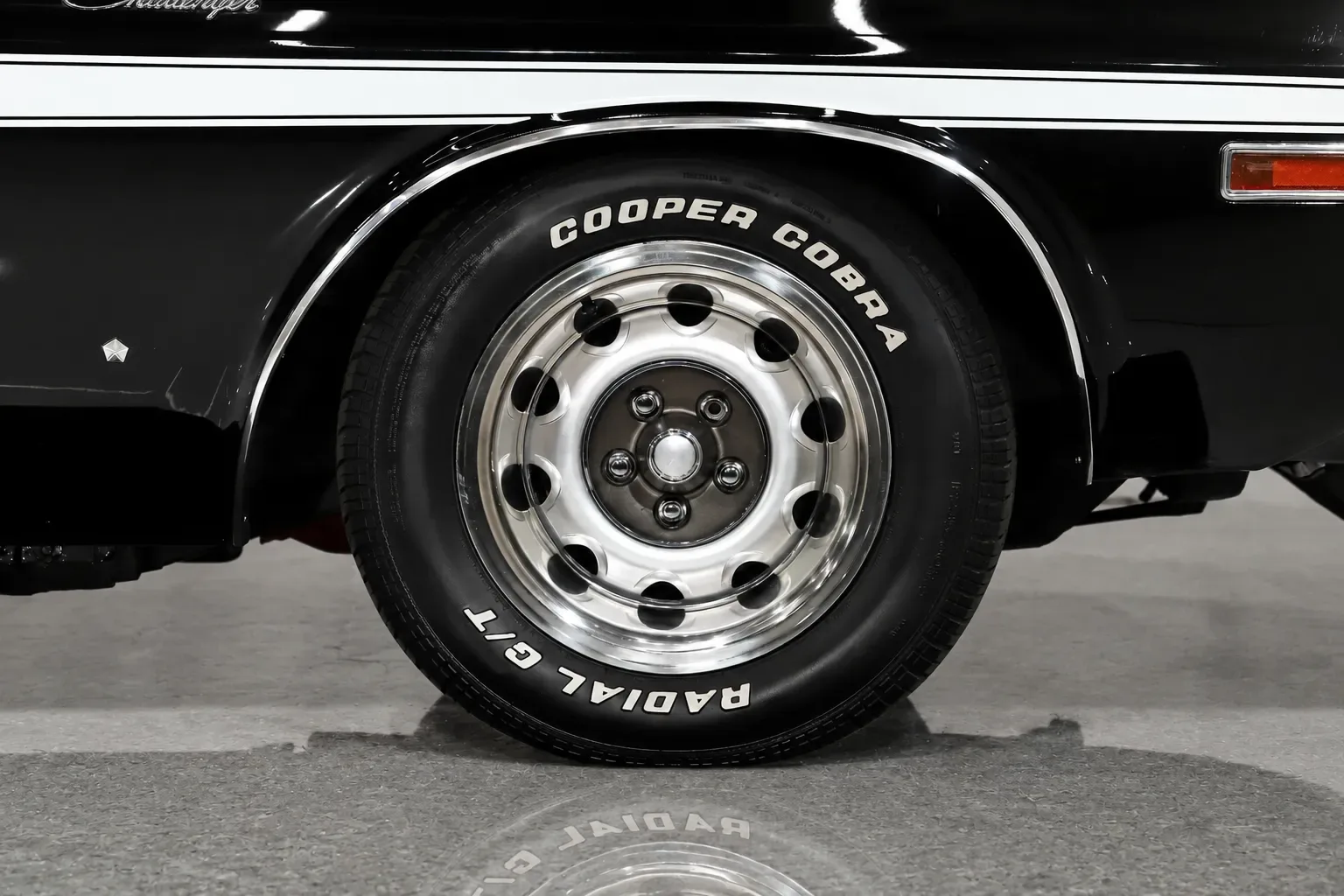 1970 Dodge Challenger R/T - Thumbnail 13